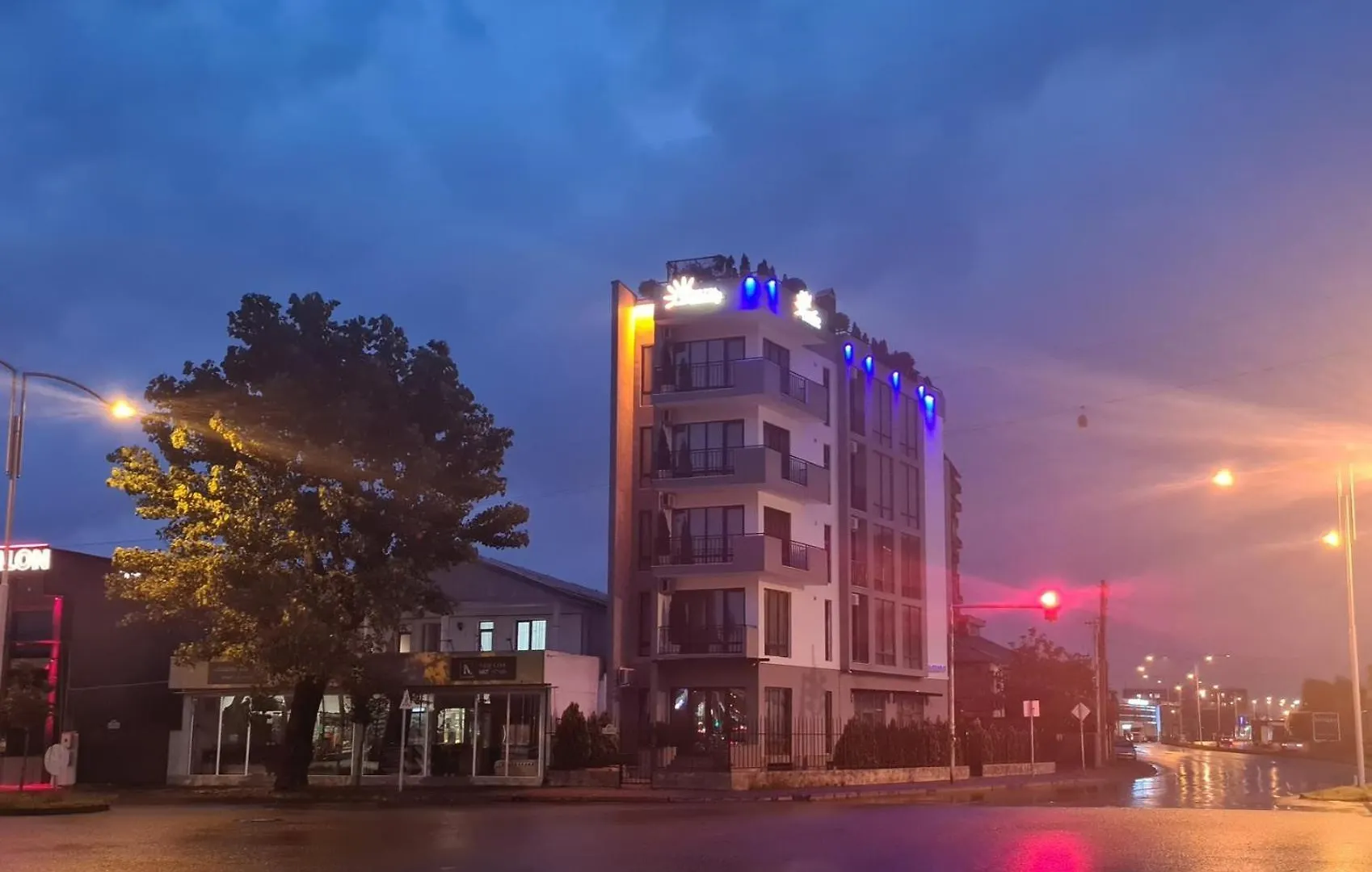 Hotel Sunny Batumi 3*,
