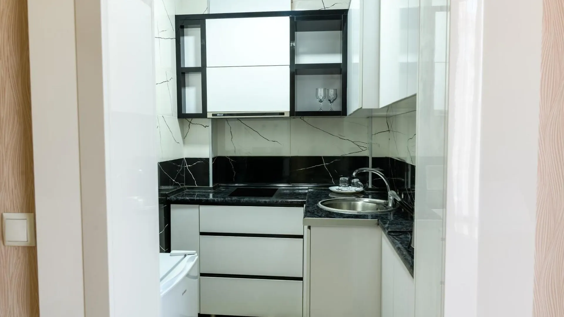 Hotel Sunny Batumi 3*,